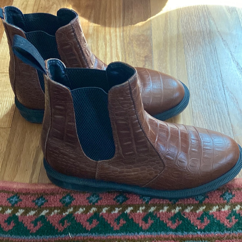 COPY - NEW Dr. Martens Flora Croc Boots size 8